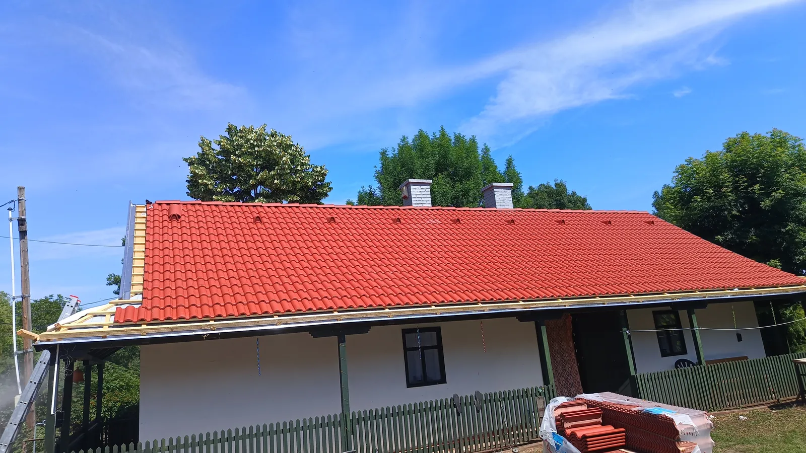 Elkészült cseréptető családi házon
